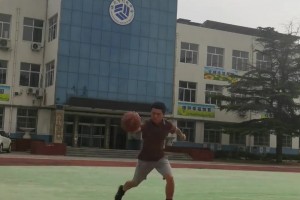 哥们会打球吗？卧槽...你这样很容易让我轻敌啊！